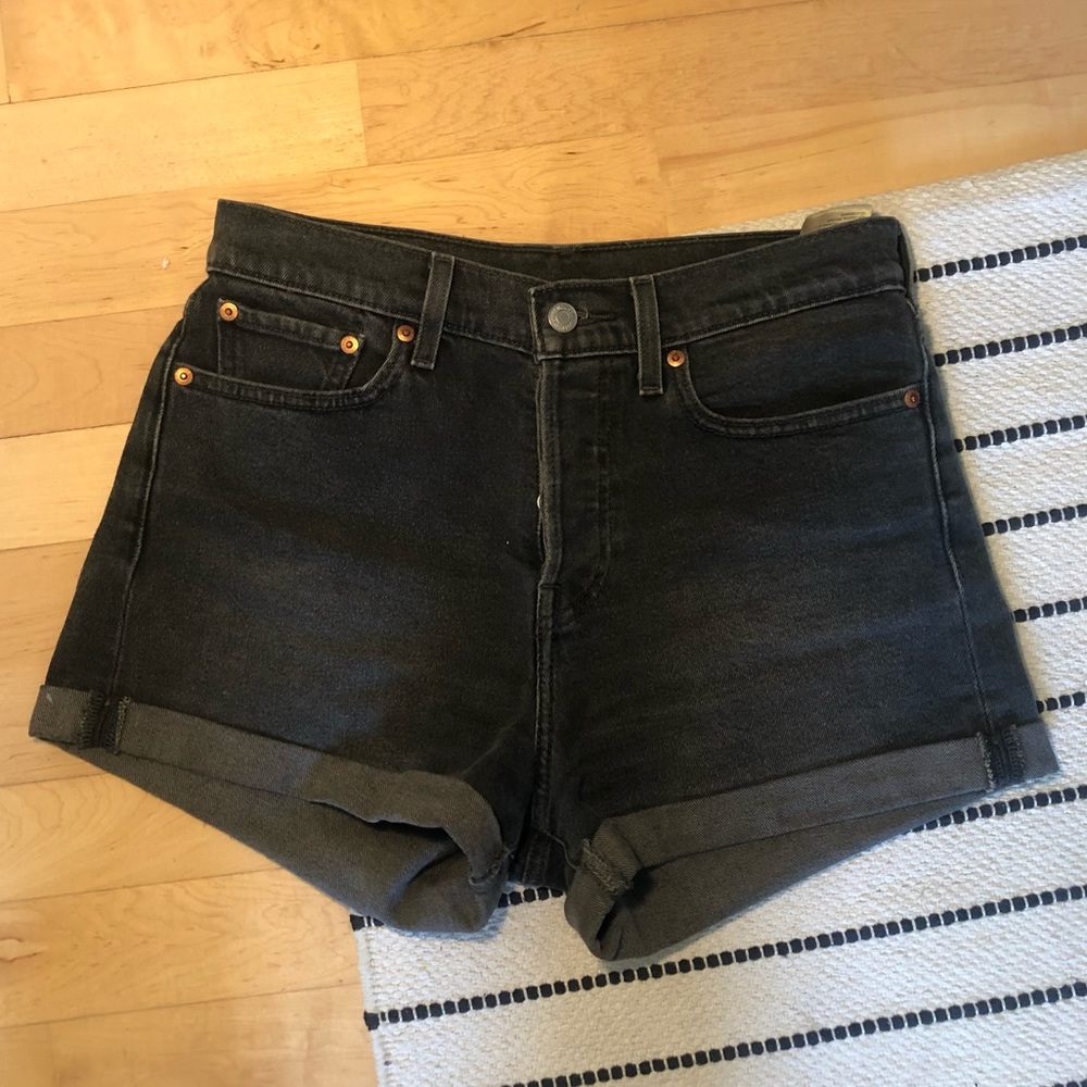 Levi’s dark gray/black high rise jean short